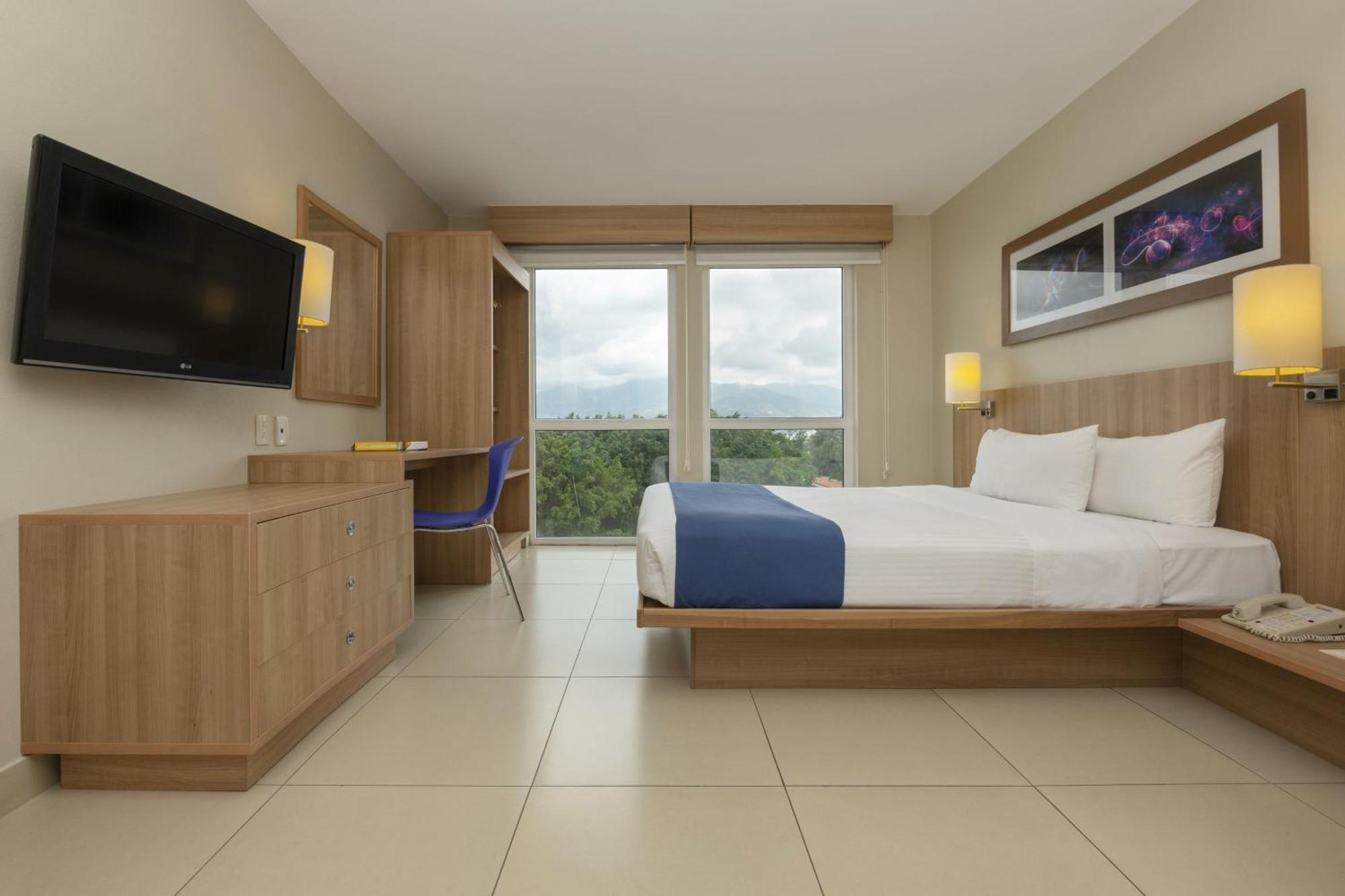 Hotel Express San Jose Aeropuerto Heredia