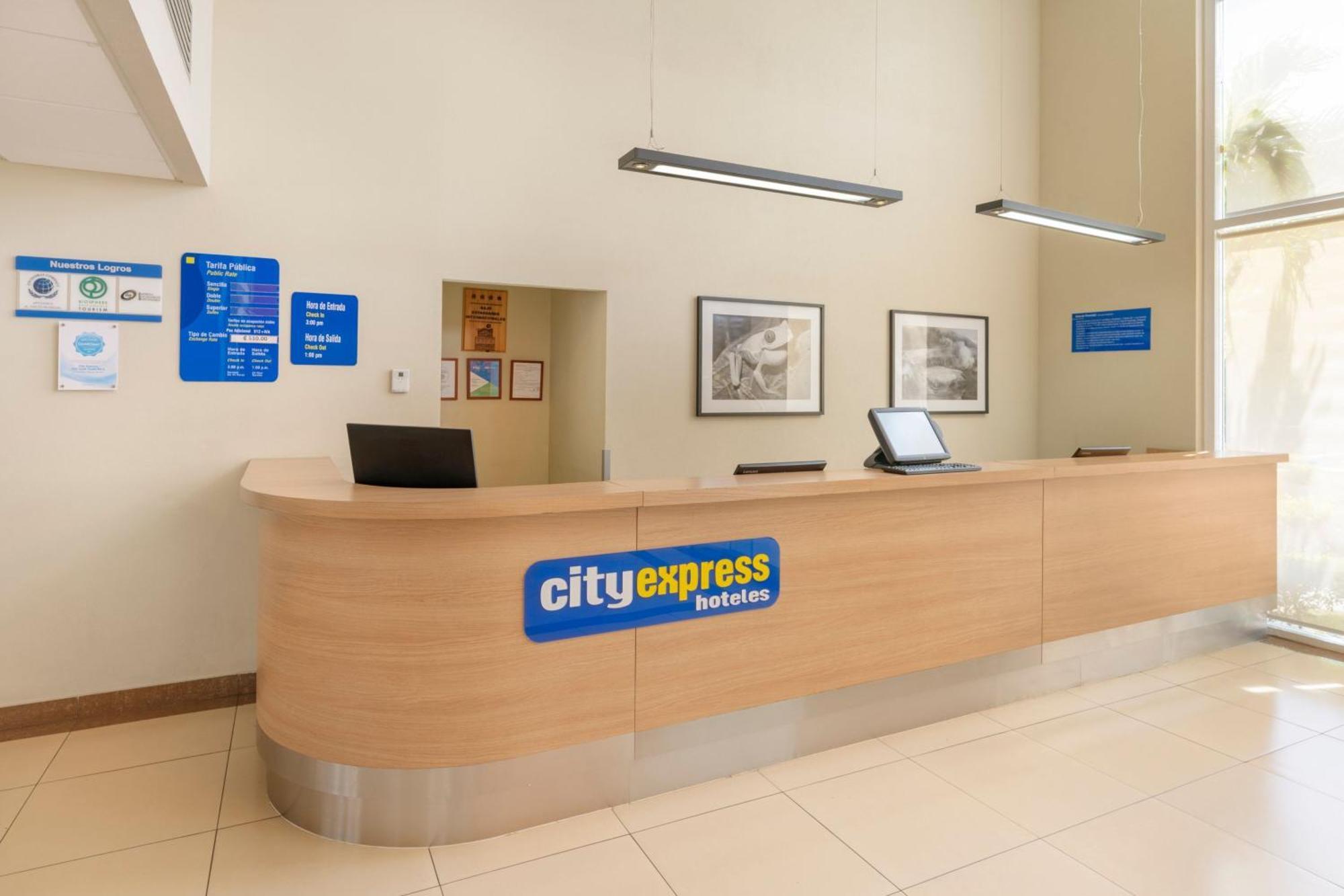 Express San Jose Aeropuerto Hotel 4*
