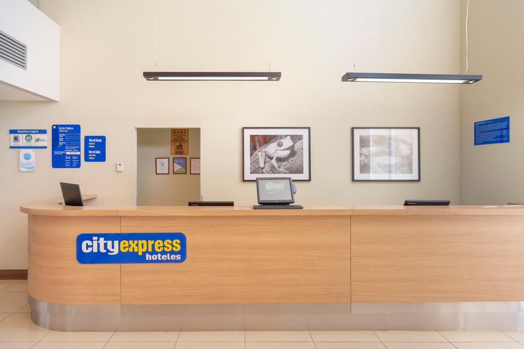 Hotel Express San Jose Aeropuerto Heredia