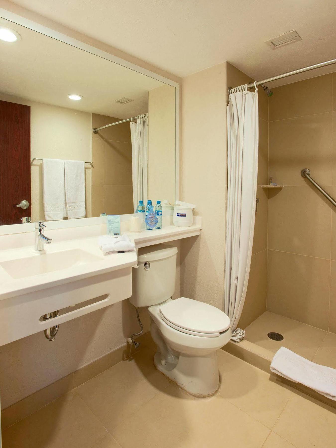 Hotel Express San Jose Aeropuerto Heredia
